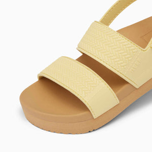 Little Water Vista Pale Banana סנדלי תינוקות