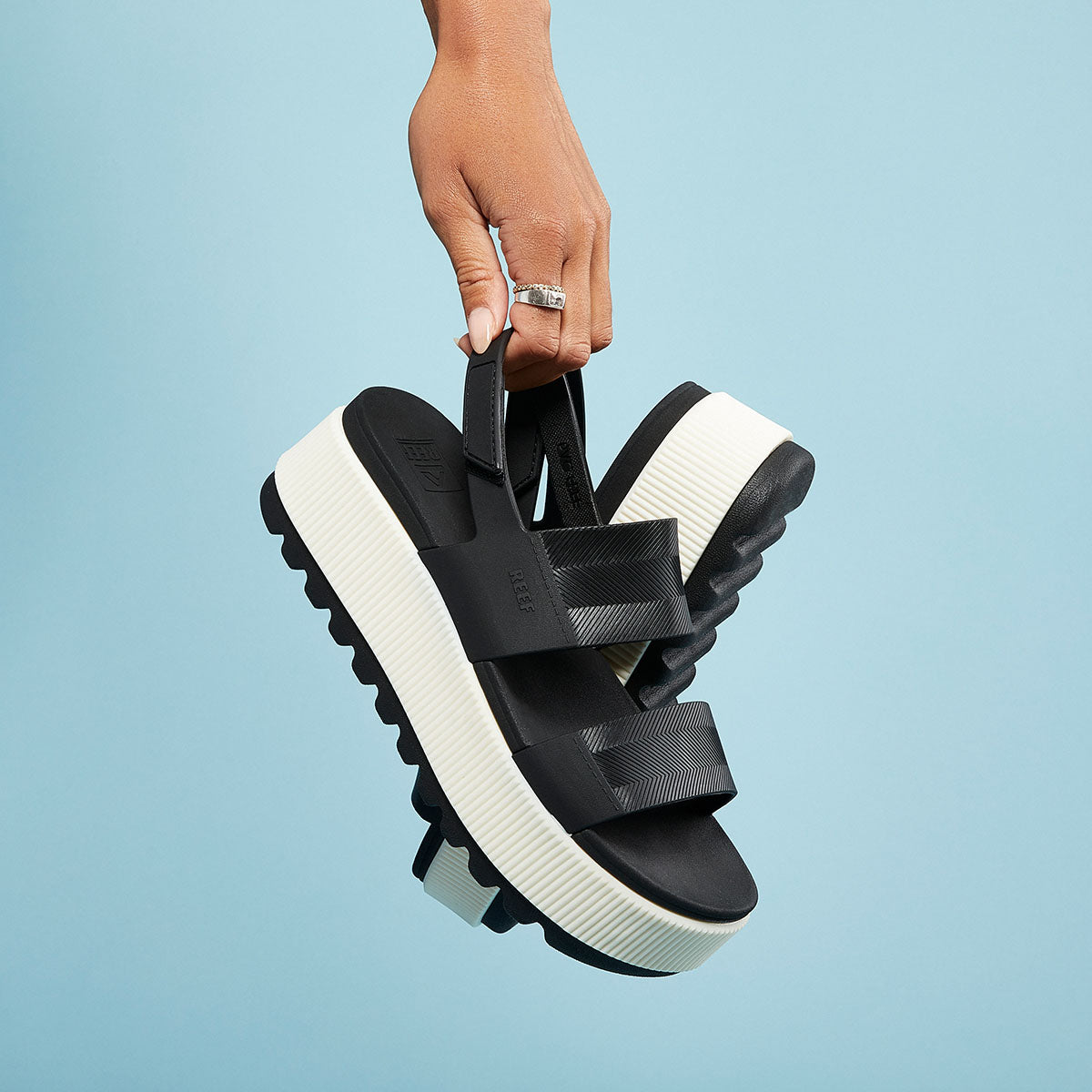 Water Vista Higher Black Vintage סנדלי נשים