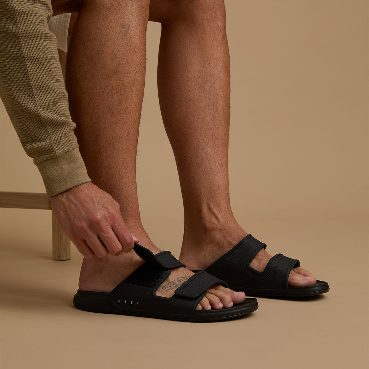 Oasis Adapt Black כפכפי גברים